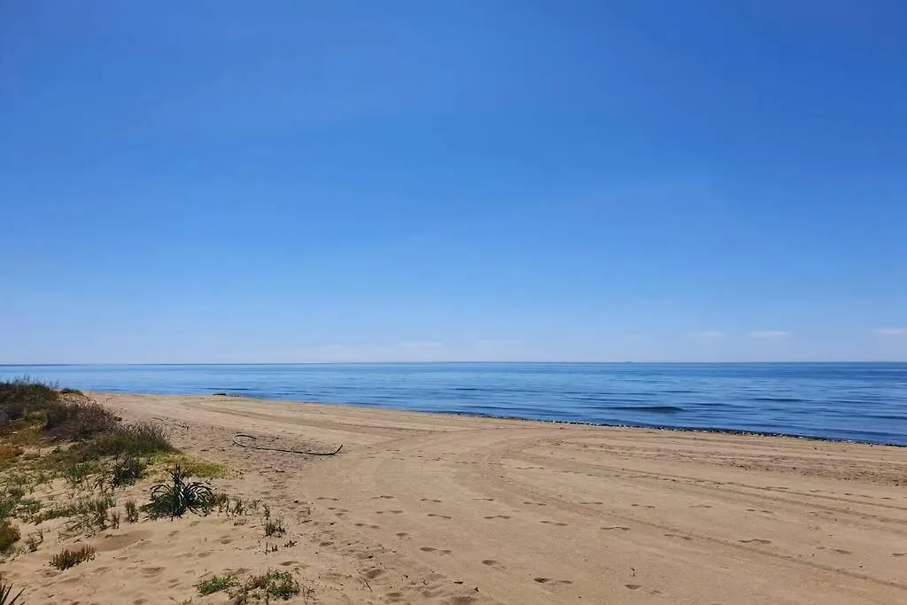 Large Ground Floor Apartment With Private Garden And Beach Access Estepona Vakantiehuis