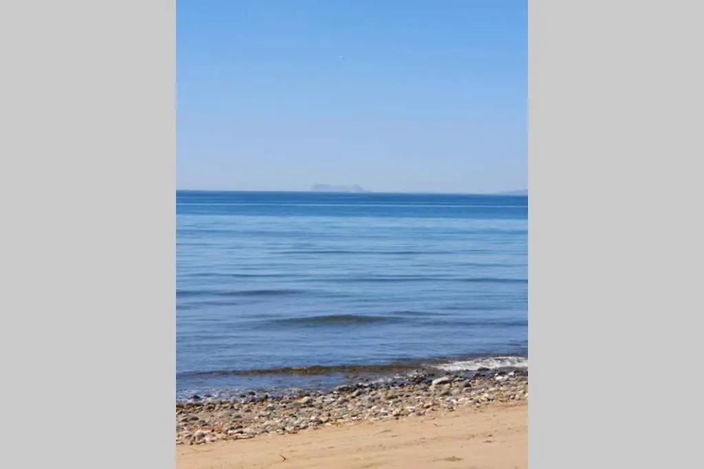 Vakantiehuis Large Ground Floor Apartment With Private Garden And Beach Access Estepona