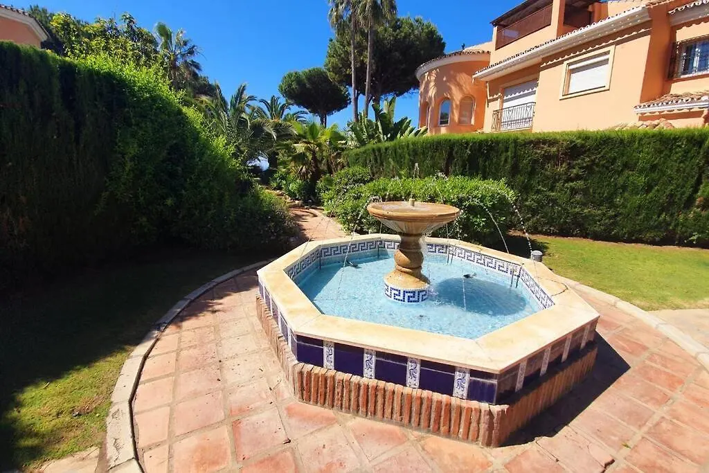 Vakantiehuis Large Ground Floor Apartment With Private Garden And Beach Access Estepona Spanje