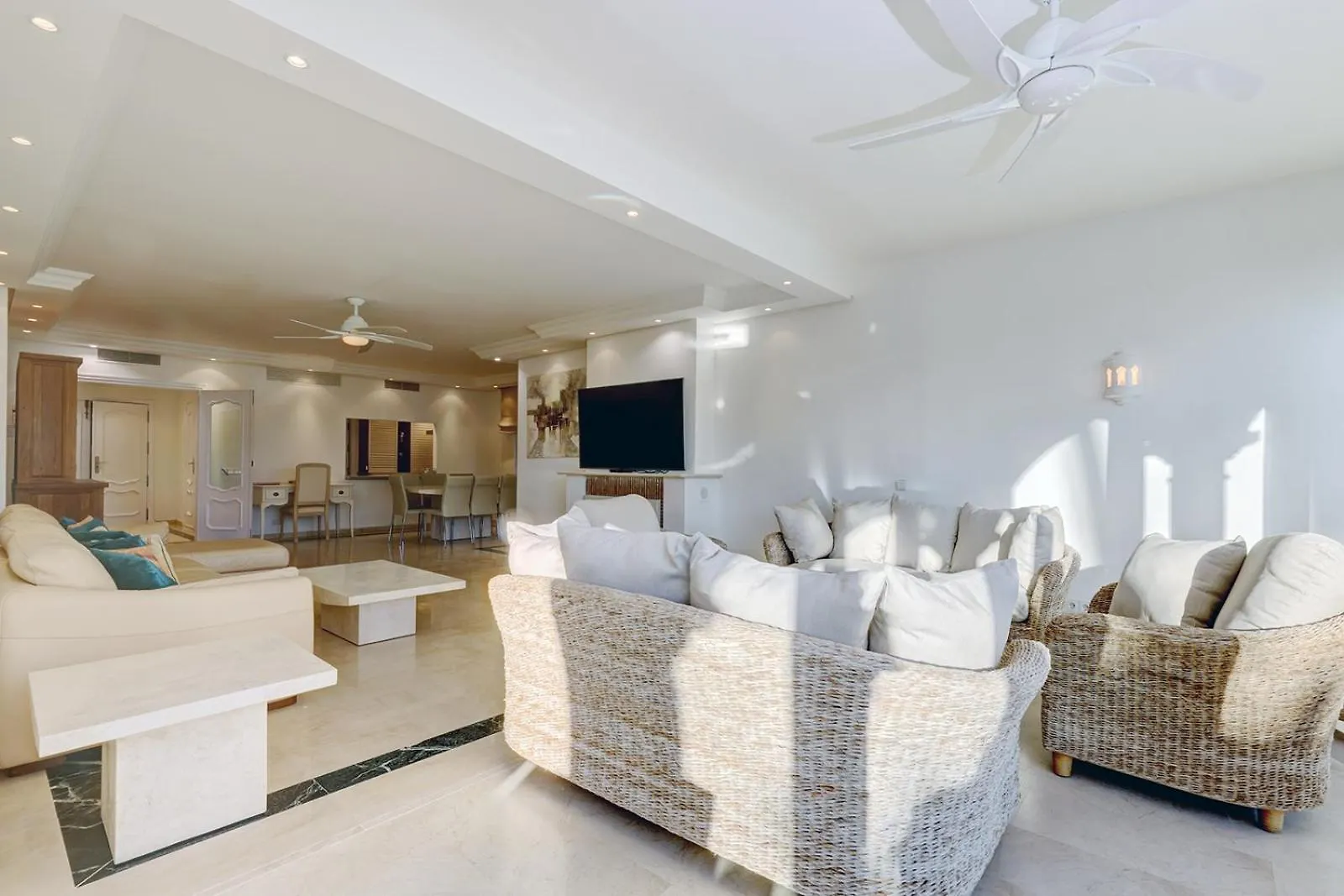 Large Ground Floor Apartment With Private Garden And Beach Access Estepona