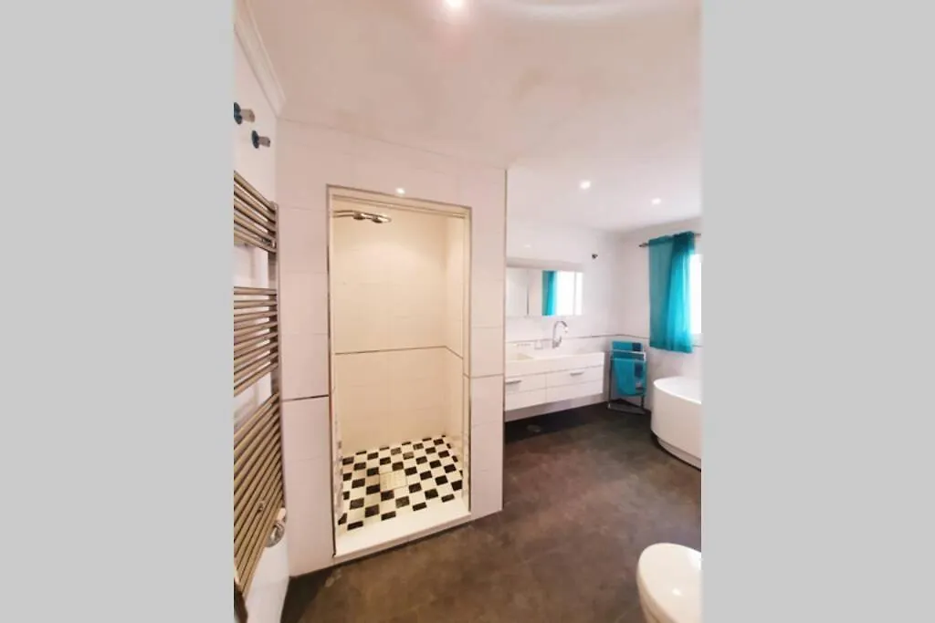 Large Ground Floor Apartment With Private Garden And Beach Access Estepona Spain