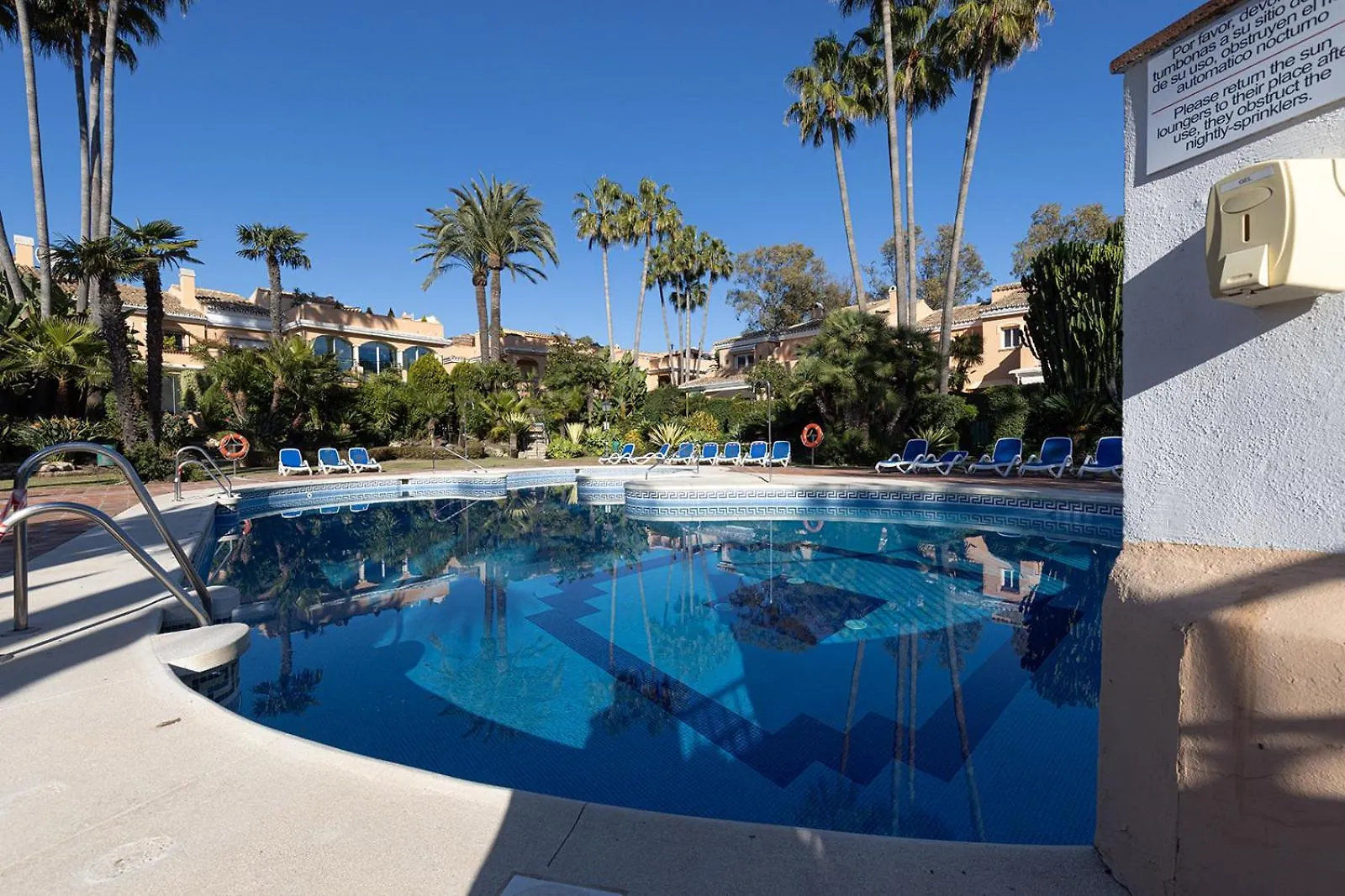 Holiday home Large Ground Floor Apartment With Private Garden And Beach Access Estepona Spain