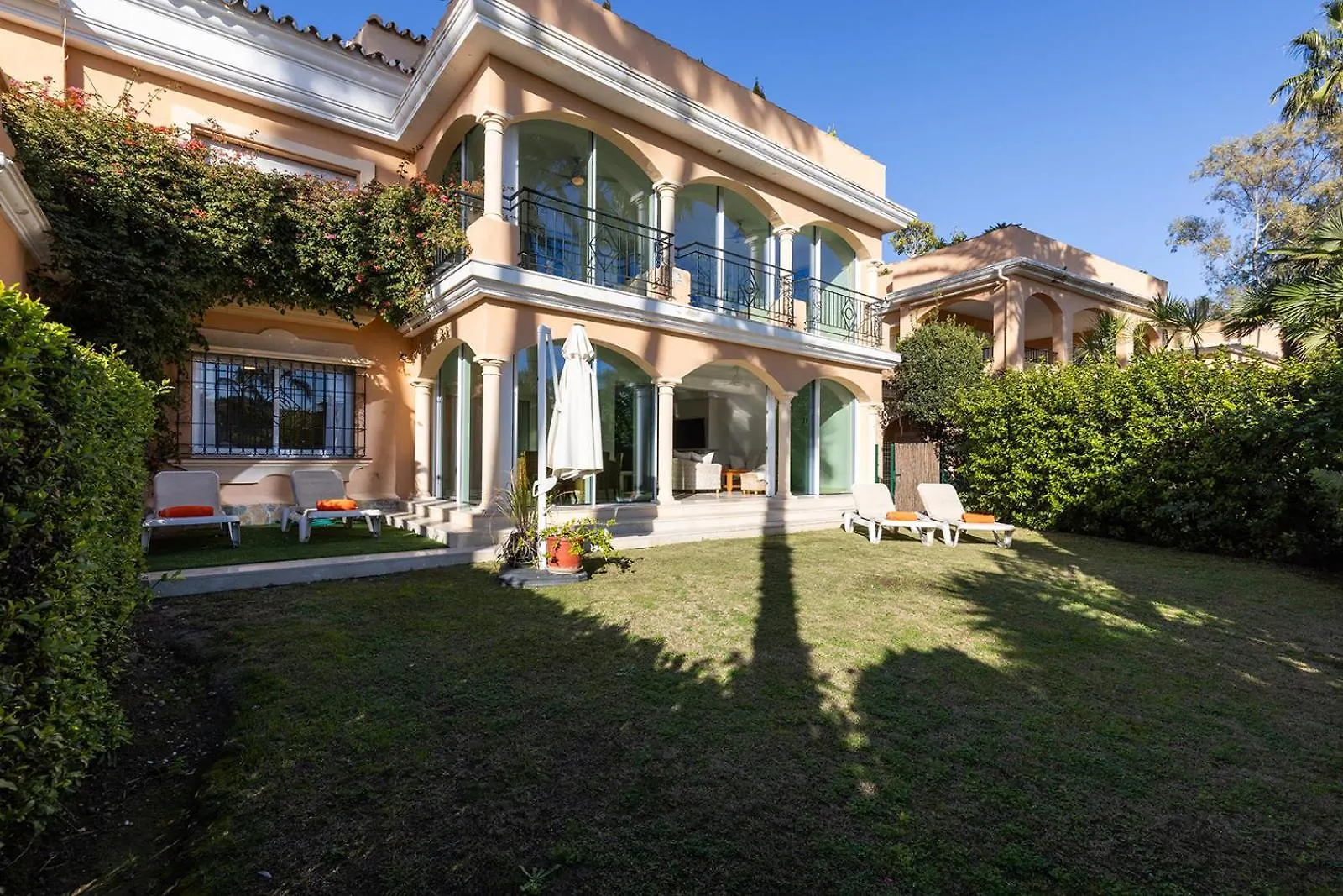 Large Ground Floor Apartment With Private Garden And Beach Access Estepona