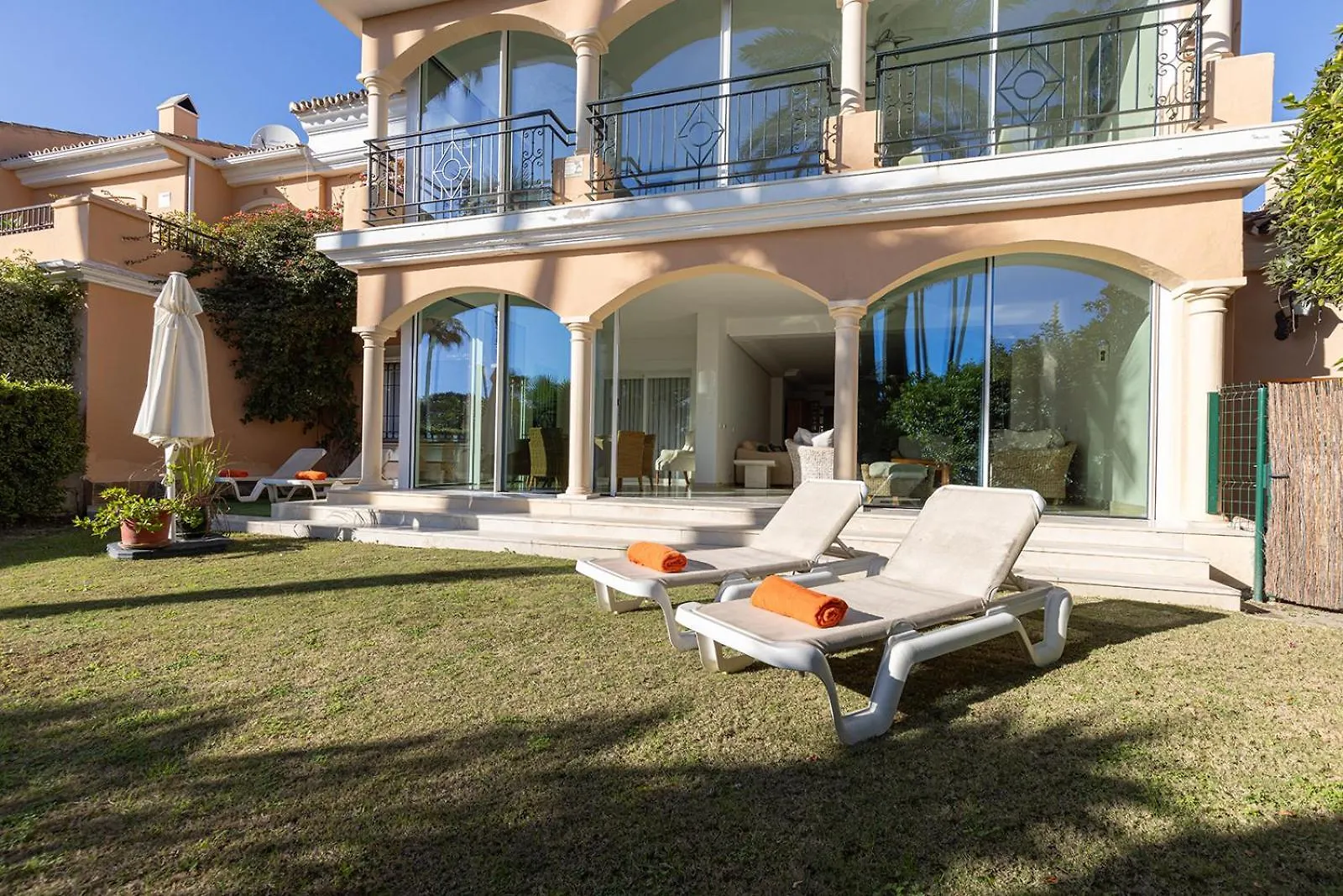 Large Ground Floor Apartment With Private Garden And Beach Access Estepona 0*,