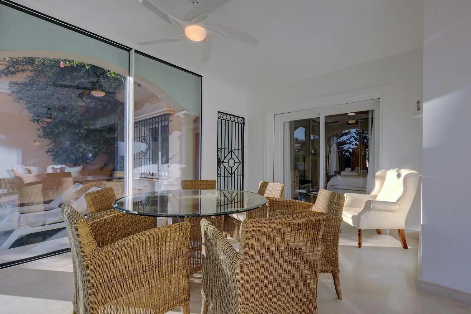 Large Ground Floor Apartment With Private Garden And Beach Access Estepona Holiday home