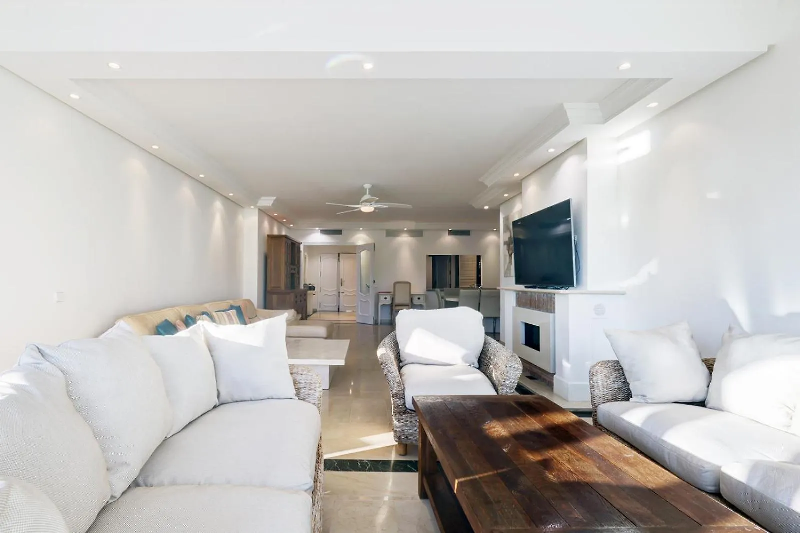 Large Ground Floor Apartment With Private Garden And Beach Access Estepona Holiday home
