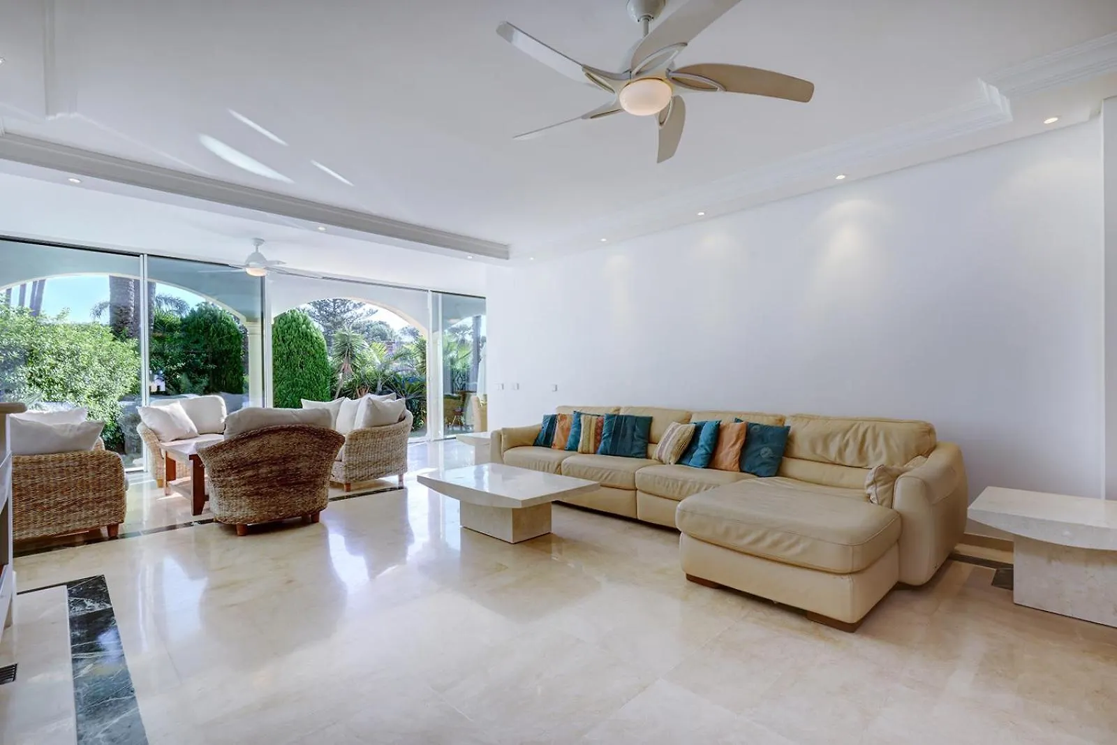 Large Ground Floor Apartment With Private Garden And Beach Access Estepona 0*,  Spain