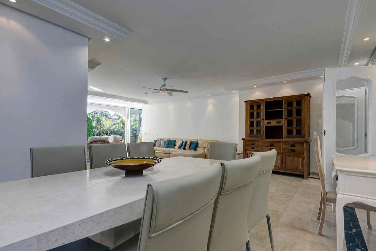 Large Ground Floor Apartment With Private Garden And Beach Access Estepona