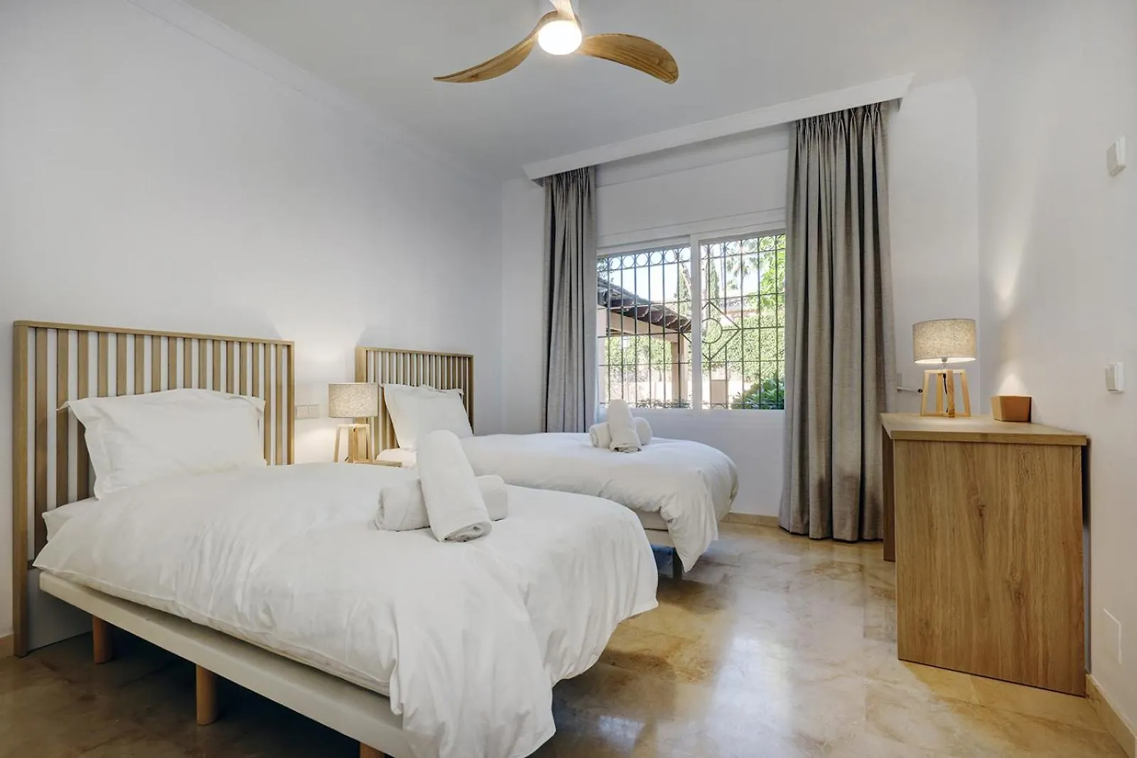 Large Ground Floor Apartment With Private Garden And Beach Access Estepona Holiday home