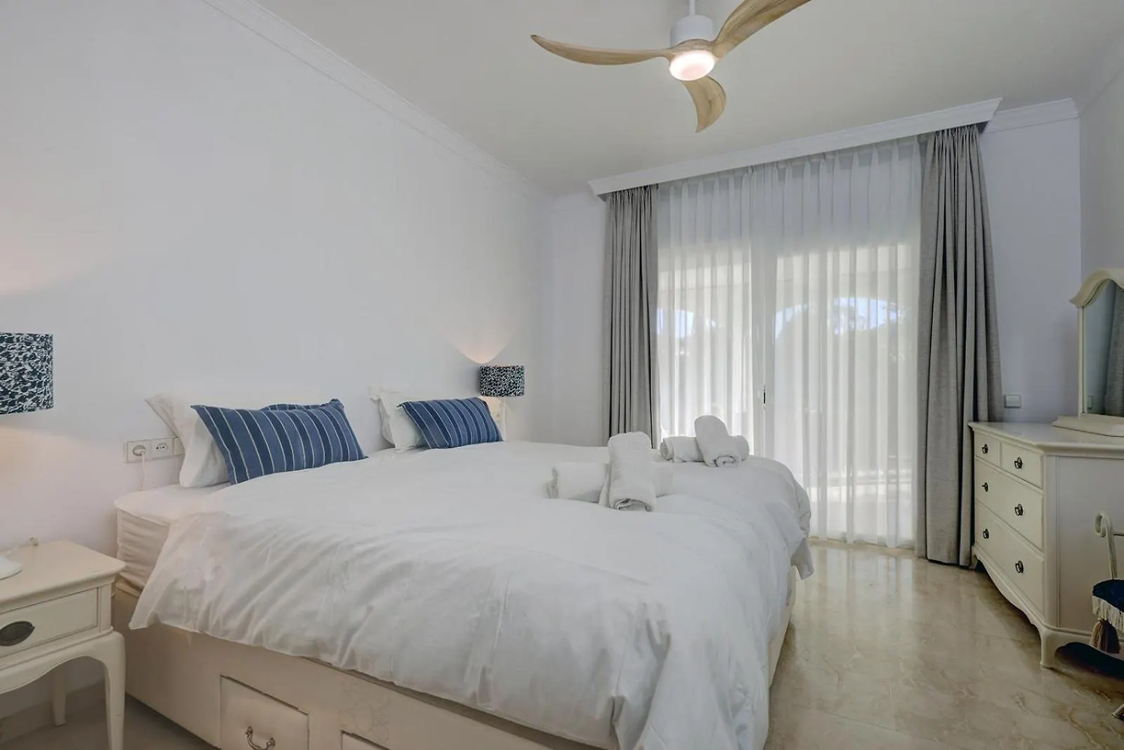 Large Ground Floor Apartment With Private Garden And Beach Access Estepona Spain